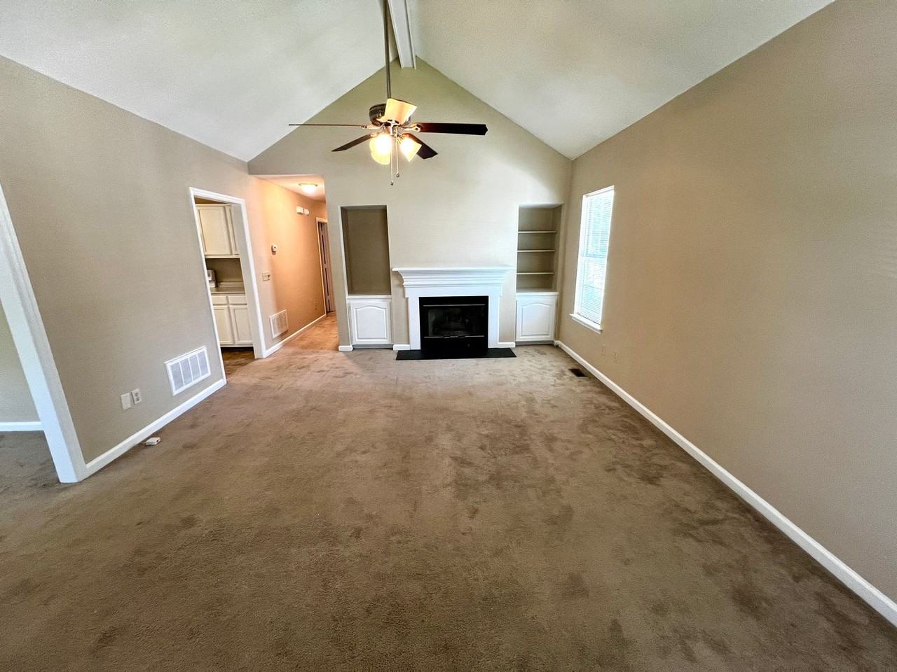 136 Twin Oaks Ln - Photo 4 of 19