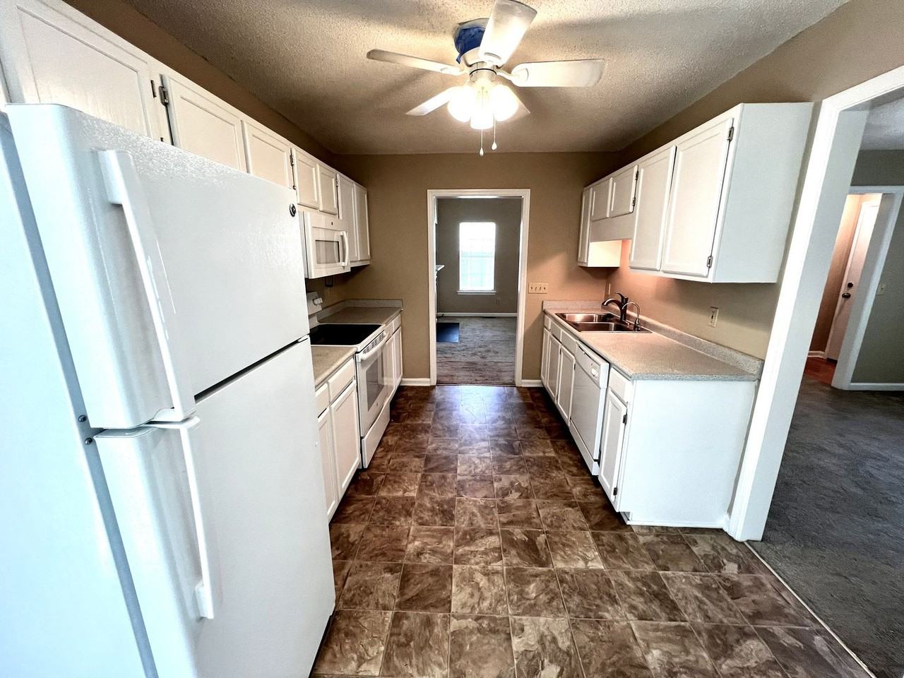 136 Twin Oaks Ln - Photo 7 of 19