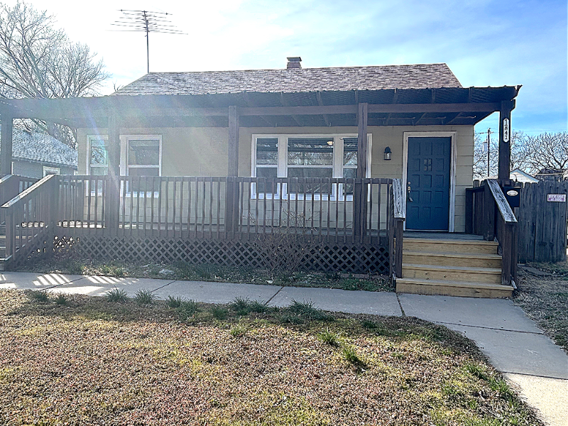 1841 N Jeanette Ave - Photo 2 of 17