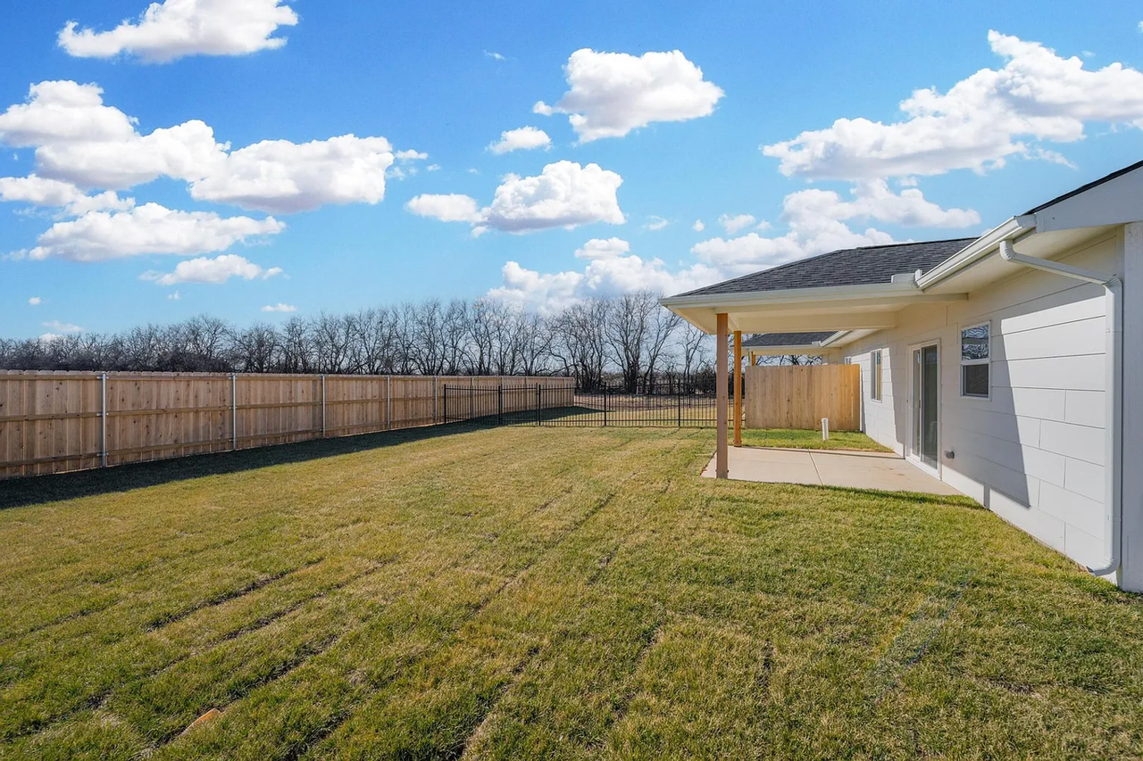 2123 W Elk Ridge Ave - Photo 2 of 13