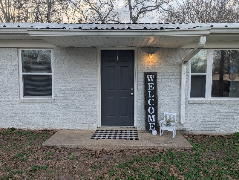 202 Hollywood Dr - Photo 2 of 26