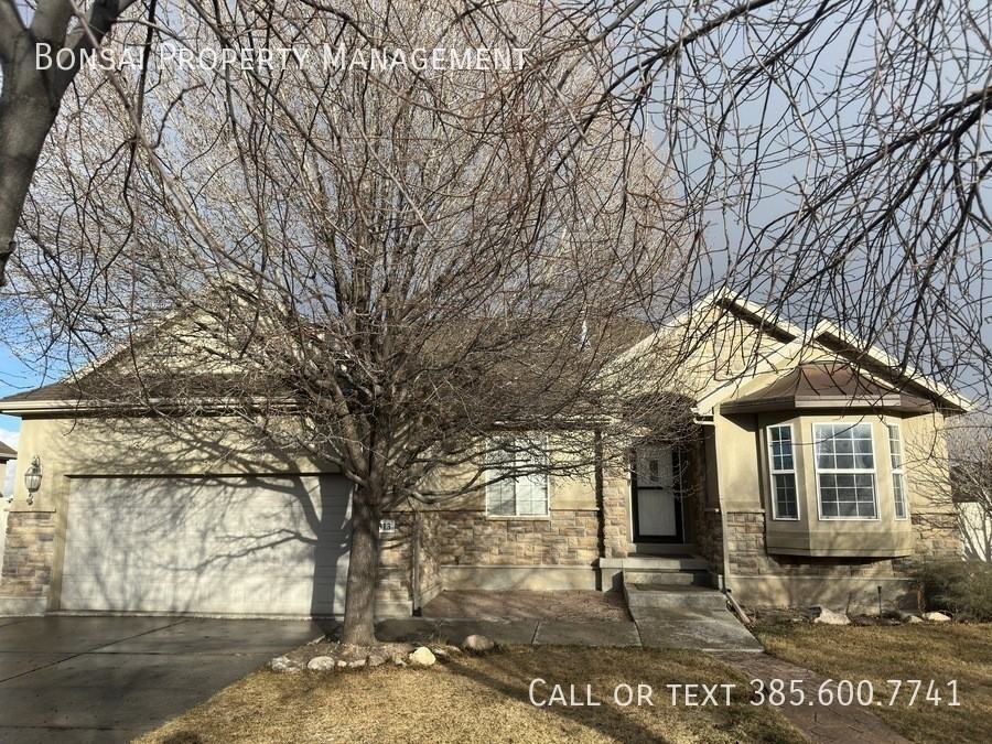 8313 S Boulder Creek Rd - Photo 2 of 32