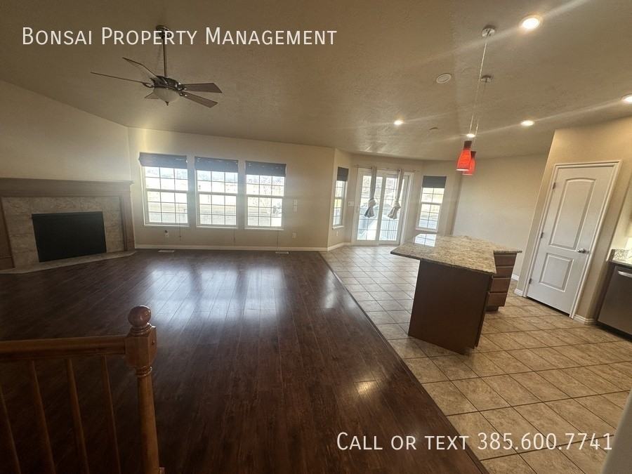 8313 S Boulder Creek Rd - Photo 4 of 32