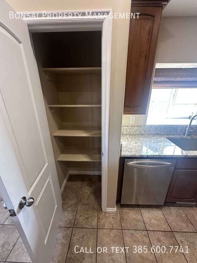 8313 S Boulder Creek Rd - Photo 7 of 32