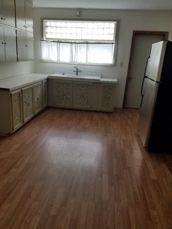 300 Bowers St - Photo 2 of 8