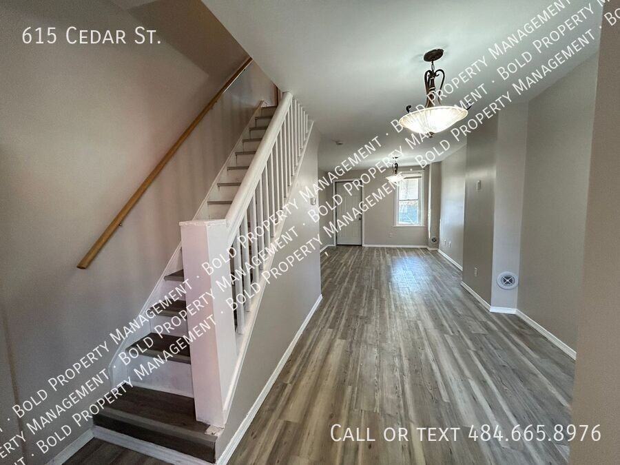 615 Cedar St - Photo 3 of 11