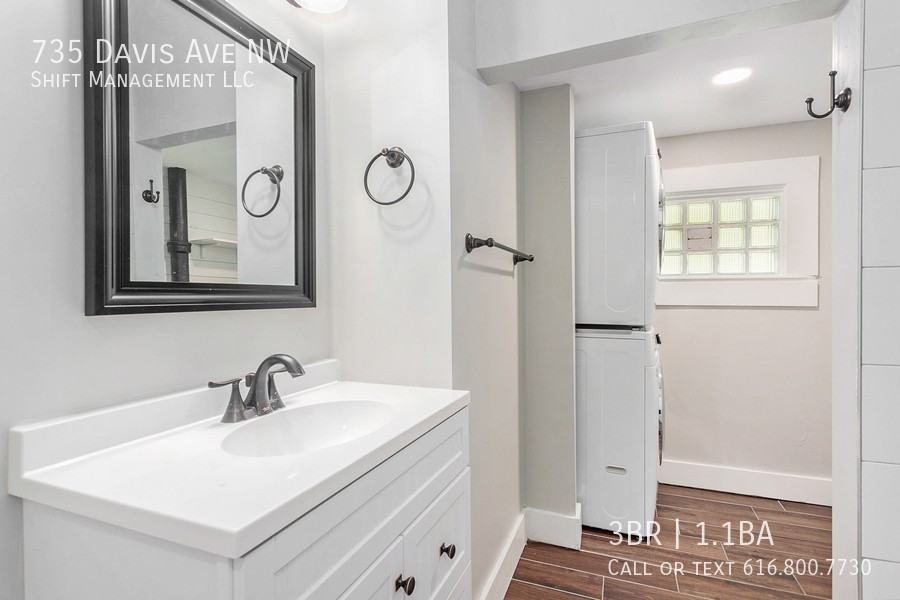 735 Davis Ave Nw - Photo 7 of 16