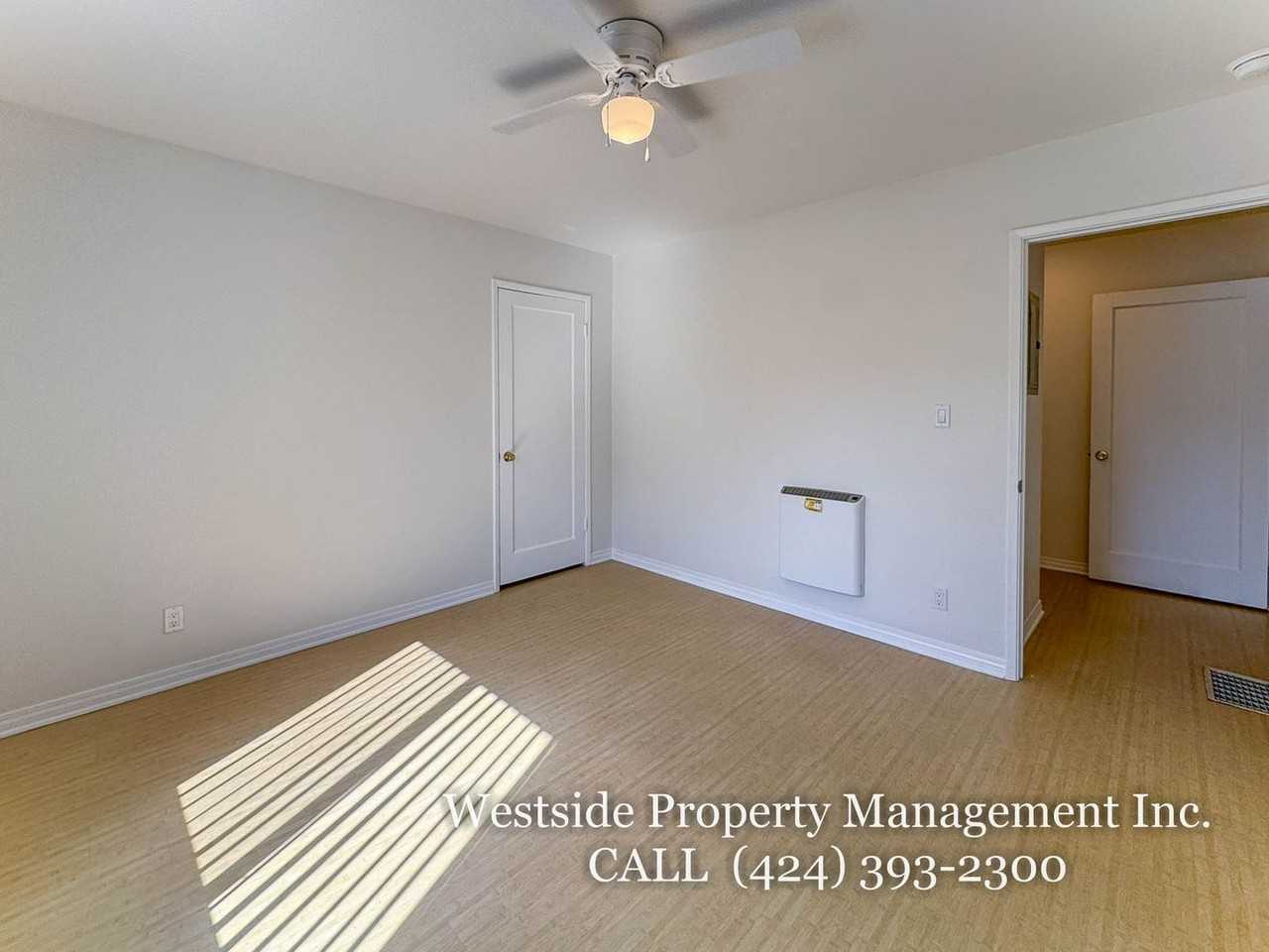 2301 Oak St #A - Photo 5 of 9