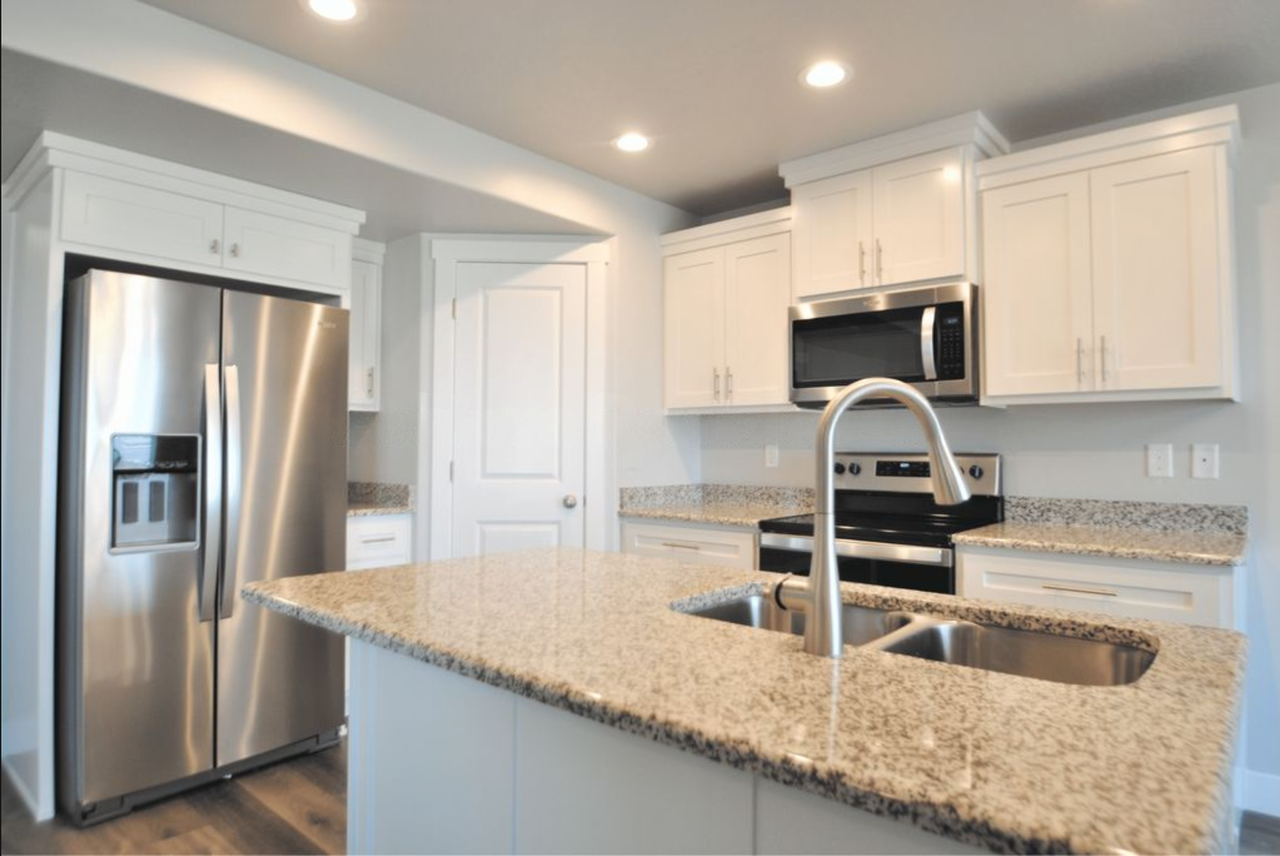 2031 N 350 E - Photo 3 of 12