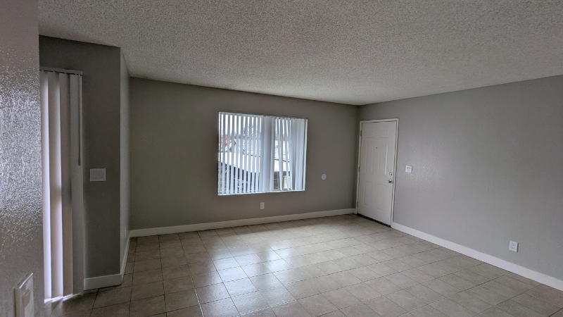 815 N Peach Ave #210 - Photo 5 of 13