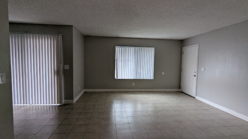 815 N Peach Ave #210 - Photo 7 of 13