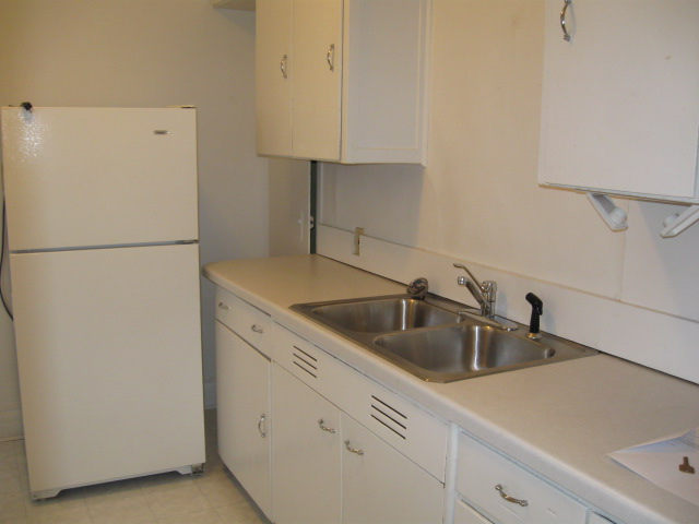 700 E 4th St #C - Photo 5 of 6