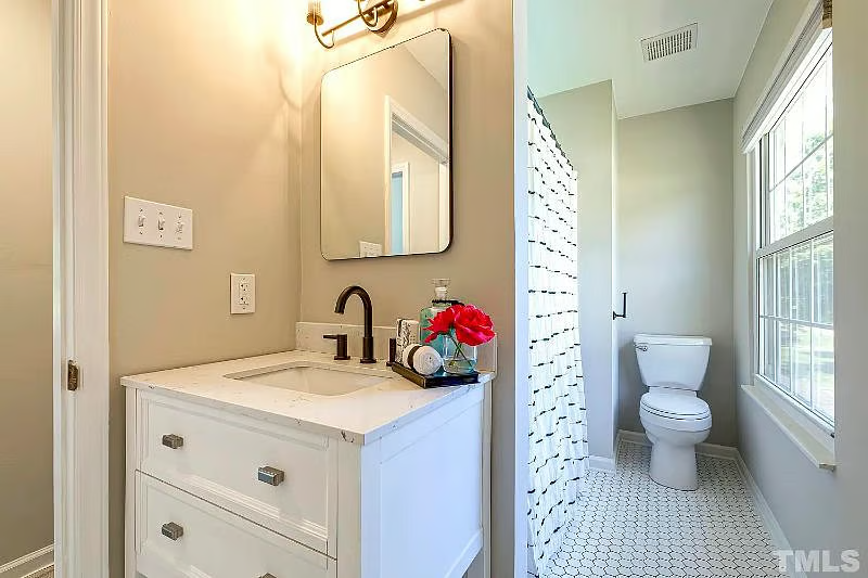 2409 Village Grove Rd - Photo 3 of 5