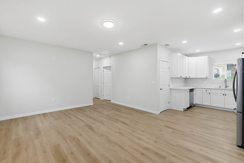 8124 Melrose Ln - Photo 3 of 18