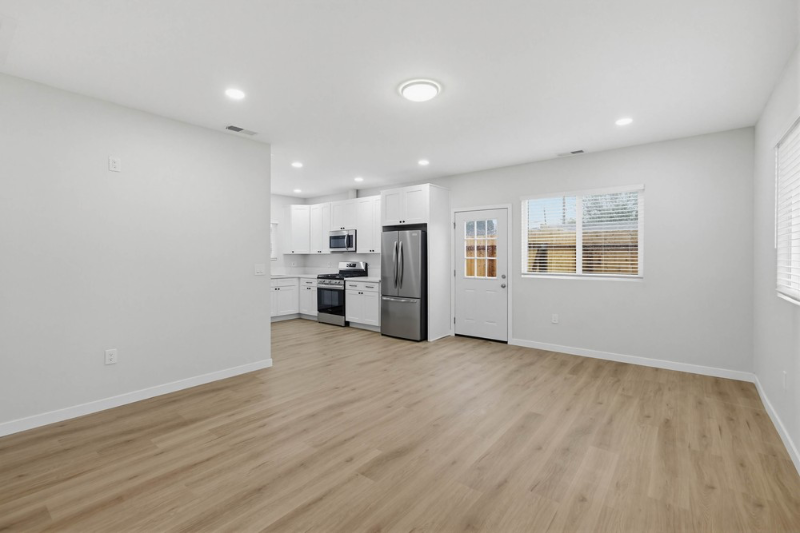 8124 Melrose Ln - Photo 4 of 18