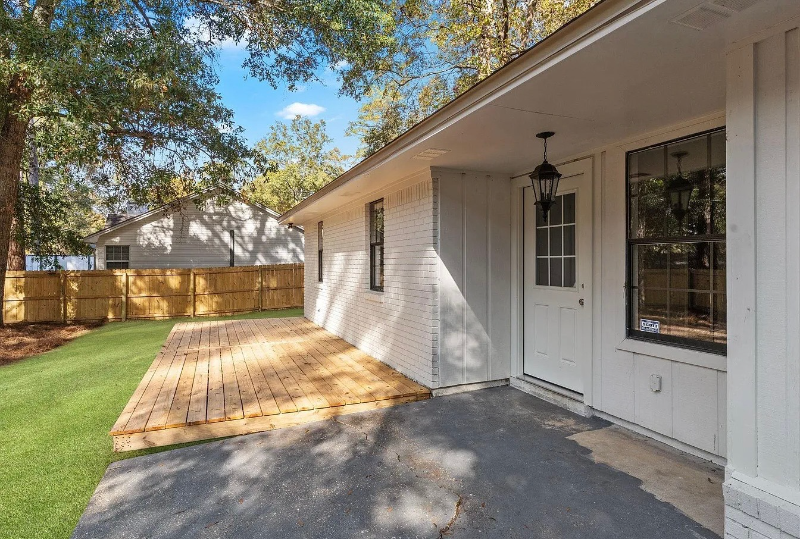 1783 Folkstone Rd - Photo 2 of 20