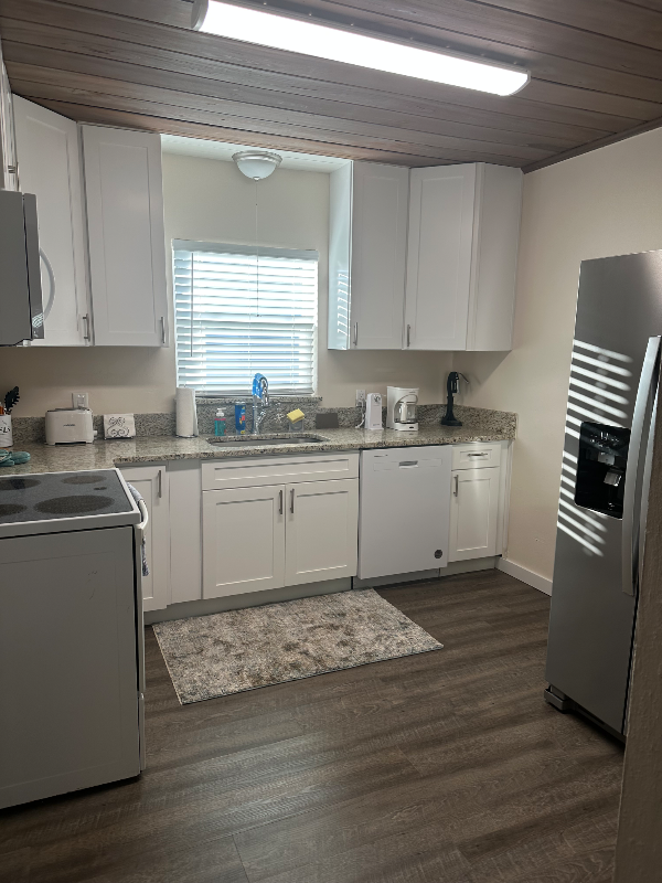 204 E Avenue C - Photo 4 of 17