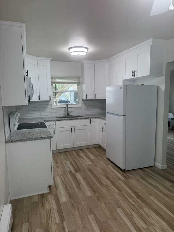 2219 Oak St #B - Photo 3 of 13