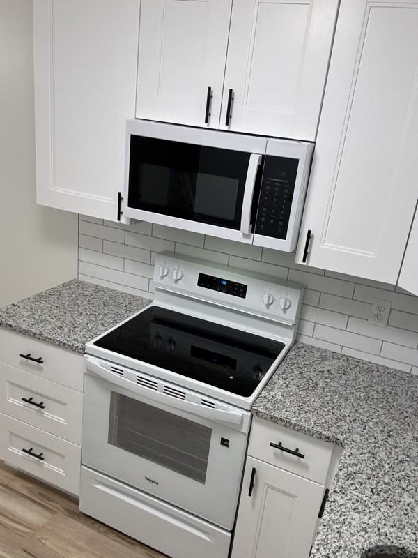 2219 Oak St #B - Photo 4 of 13