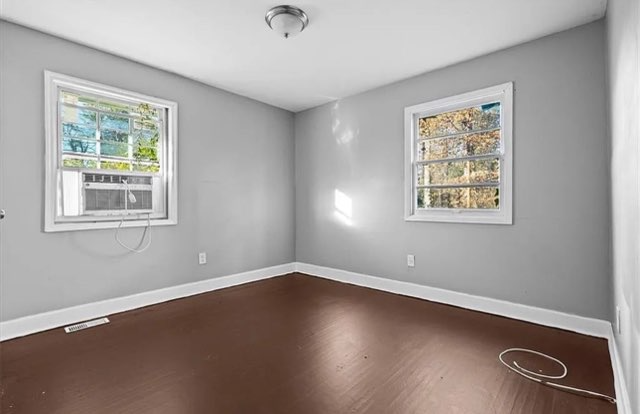 685 Bolton Rd Nw - Photo 5 of 13