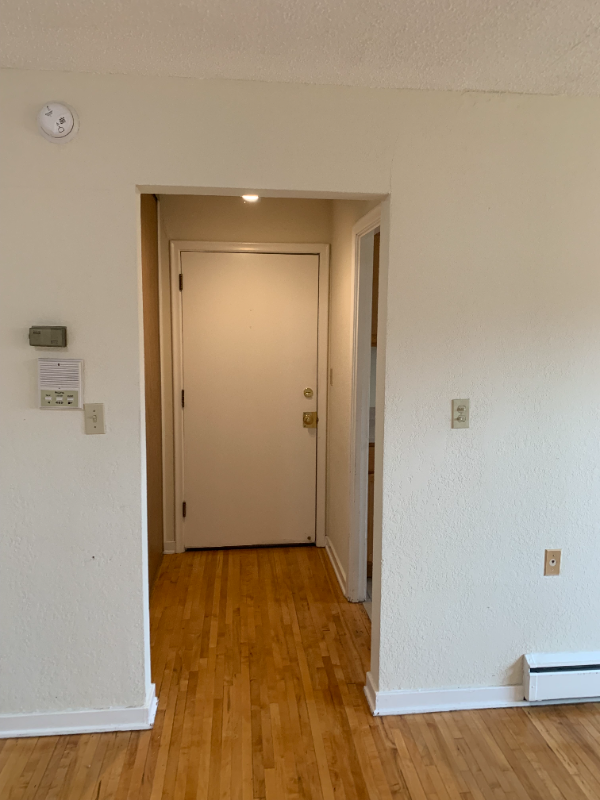 877 Saint Paul Ave #8 - Photo 3 of 15