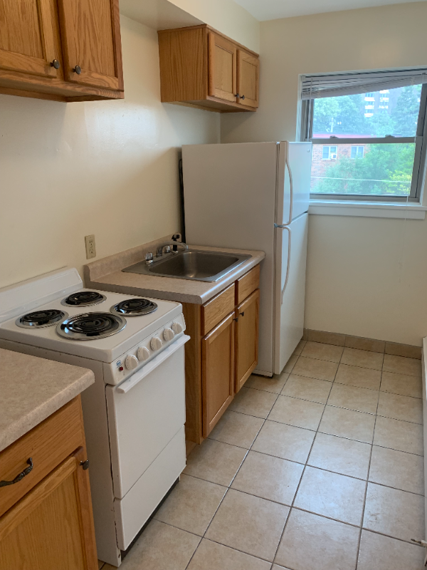 877 Saint Paul Ave #8 - Photo 4 of 15