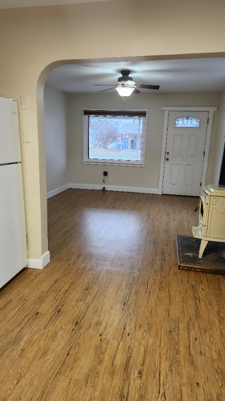 906 10th St - Photo 2 of 18