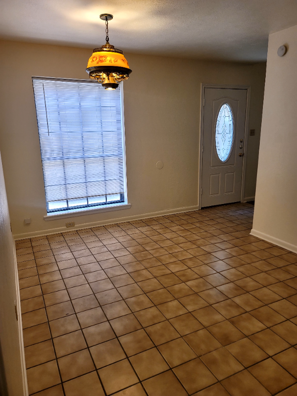 1905 Blueridge Pkwy - Photo 3 of 12