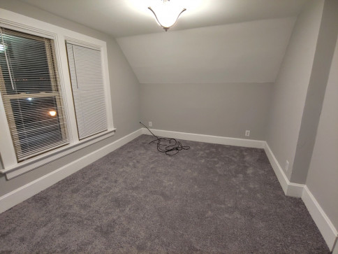 924 7th Ave - Photo 4 of 11