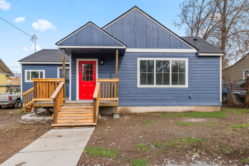 2327 Garden Ave - Photo 2 of 15