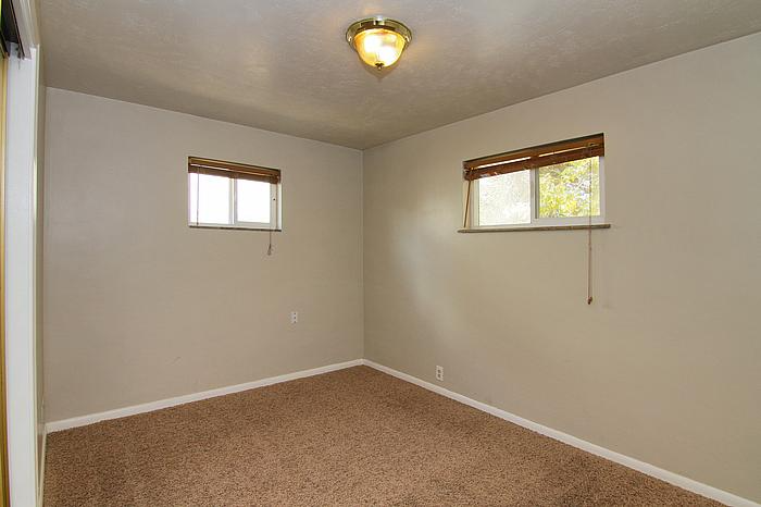 955 E Hillview Dr - Photo 5 of 14