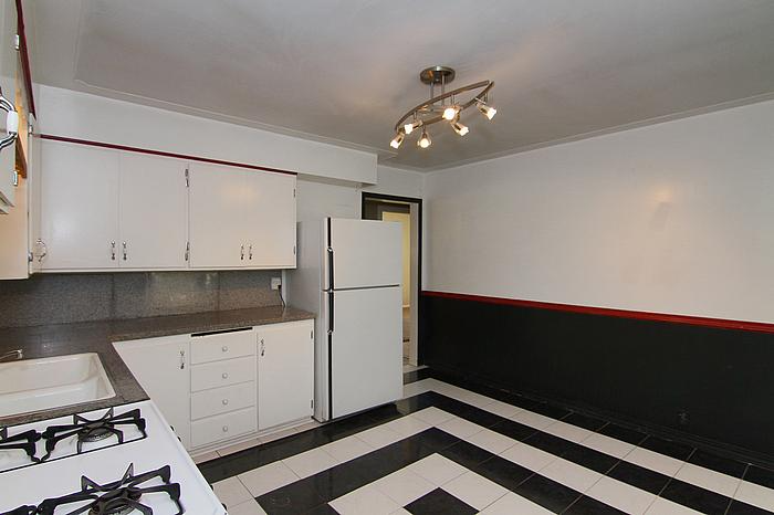 955 E Hillview Dr - Photo 7 of 14