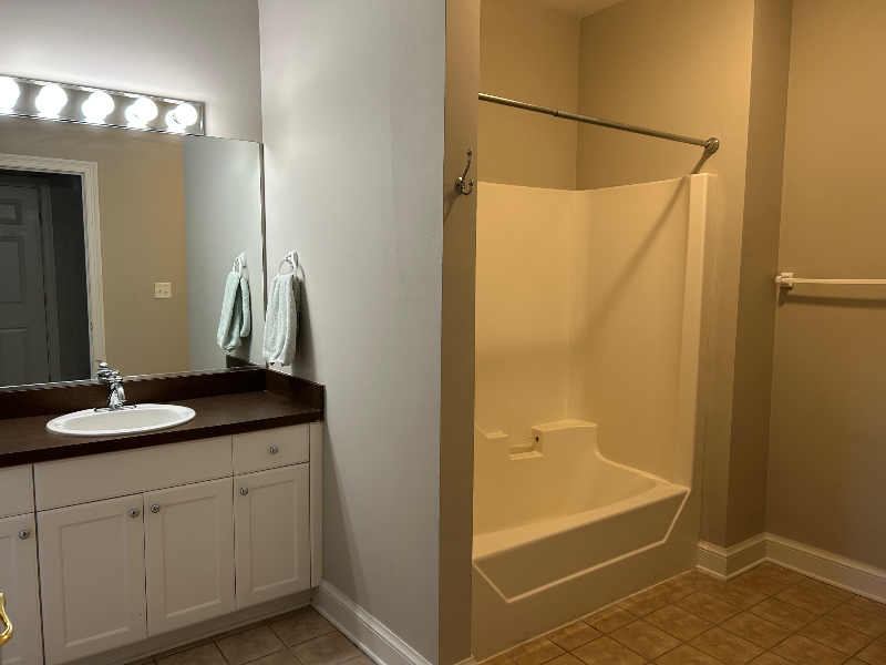 810 W Princess Anne Rd #402 - Photo 4 of 20