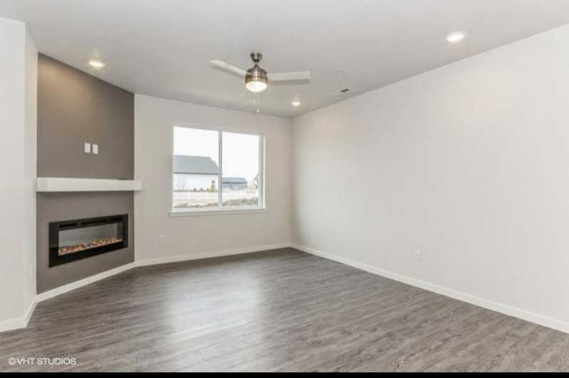 2242 Denison Ave - Photo 3 of 20