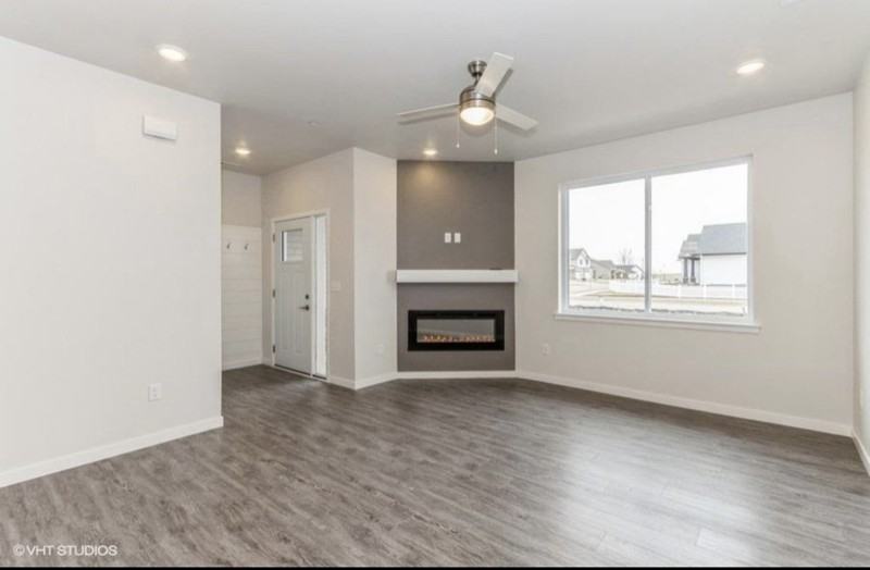 2242 Denison Ave - Photo 4 of 20