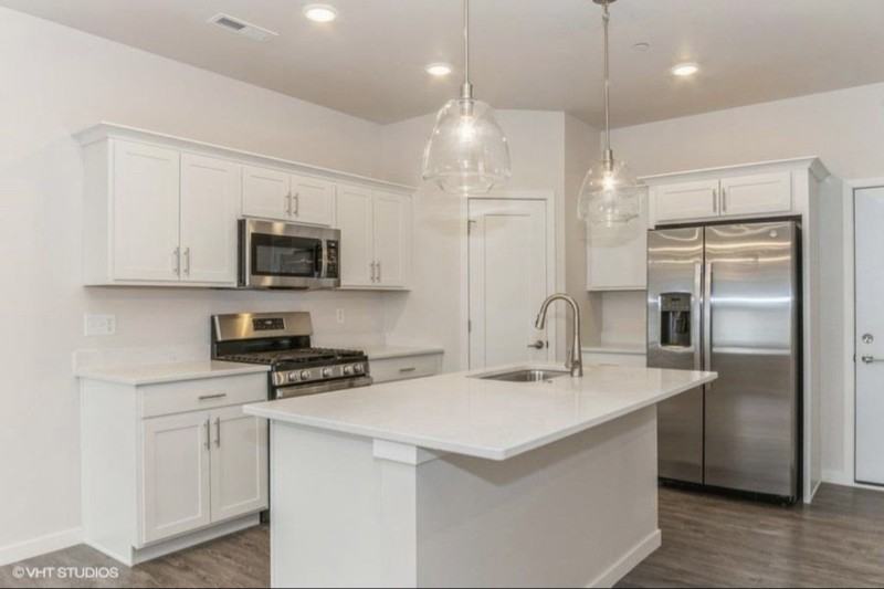 2242 Denison Ave - Photo 7 of 20