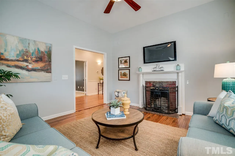 1204 N Elizabeth St - Photo 2 of 11