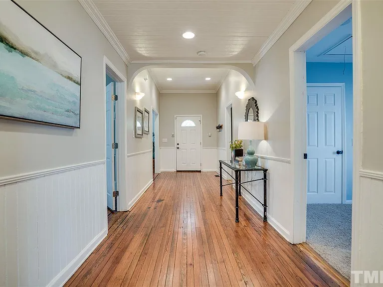 1204 N Elizabeth St - Photo 4 of 11