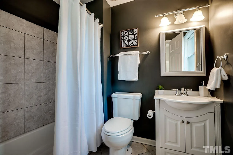 1204 N Elizabeth St - Photo 7 of 11