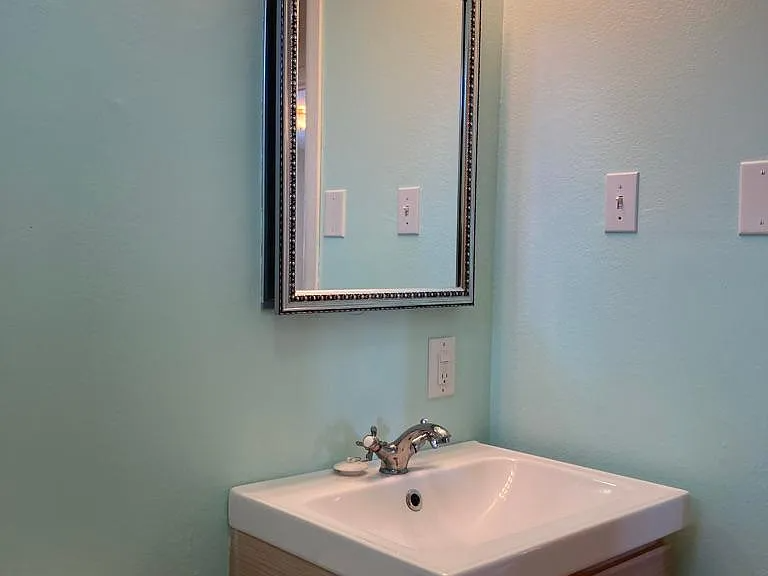 401 Arnold St - Photo 6 of 10