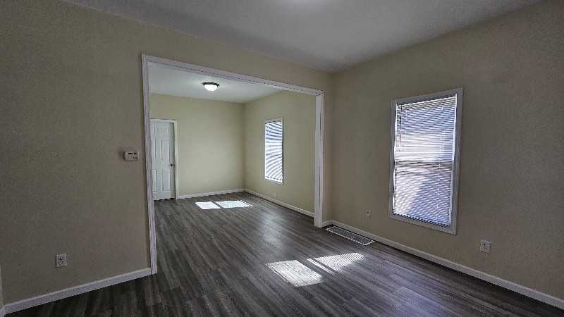 419 Montrose St - Photo 2 of 10