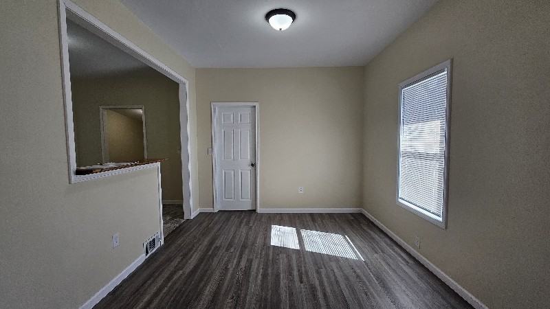 419 Montrose St - Photo 3 of 10