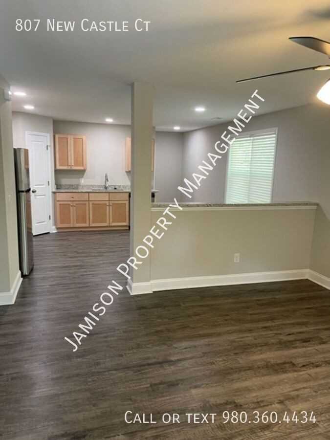 807 New Castle Ct - Photo 2 of 13