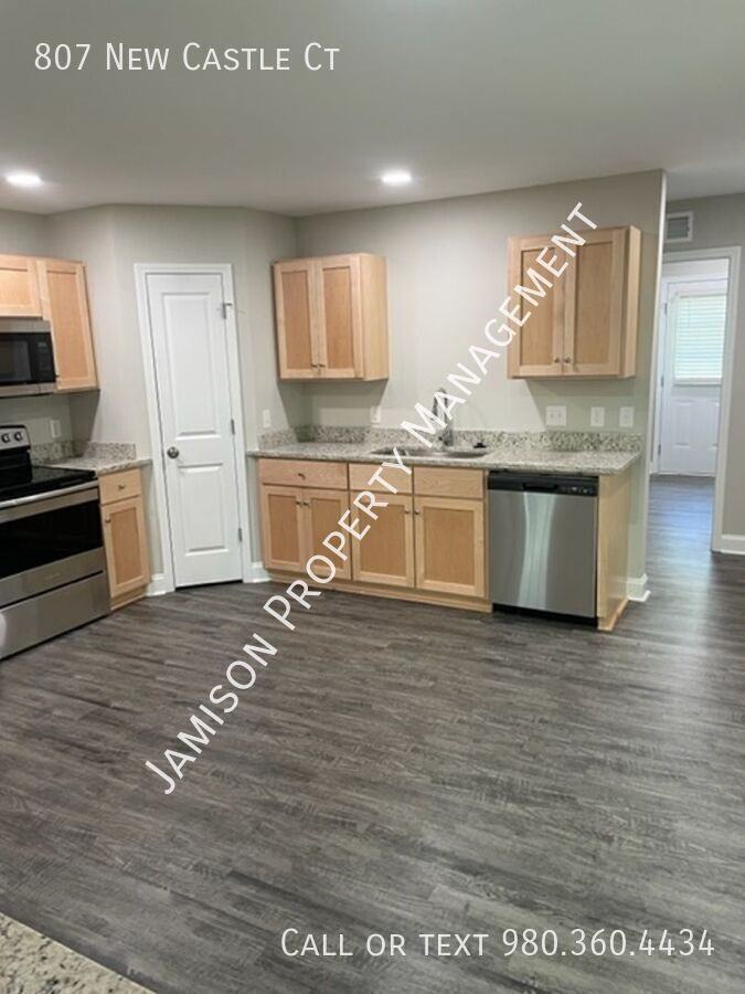 807 New Castle Ct - Photo 3 of 13