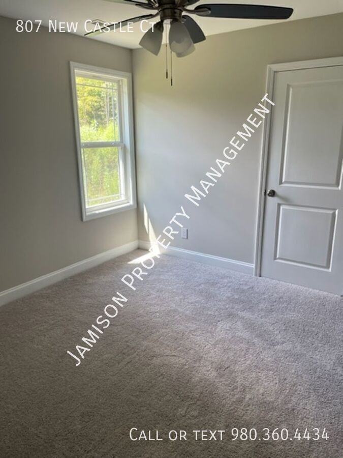 807 New Castle Ct - Photo 7 of 13