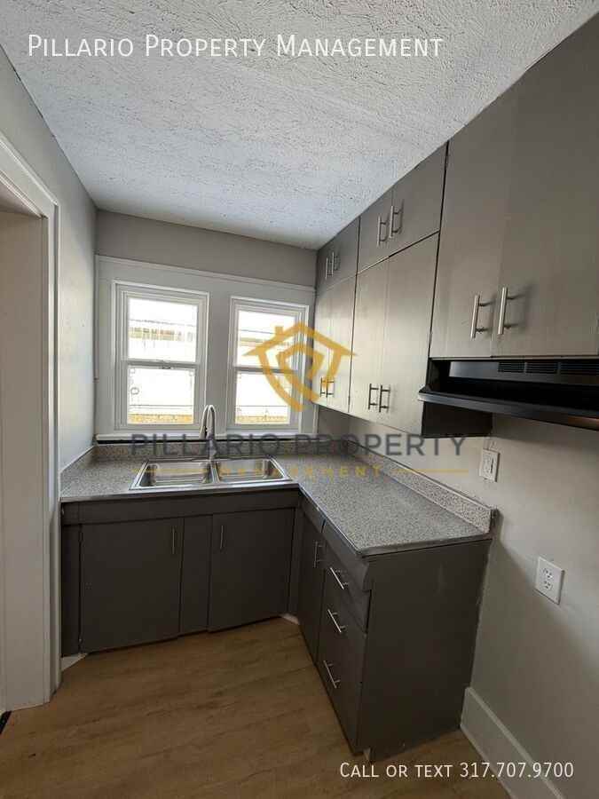 711 W 22nd St #1 - Photo 2 of 9