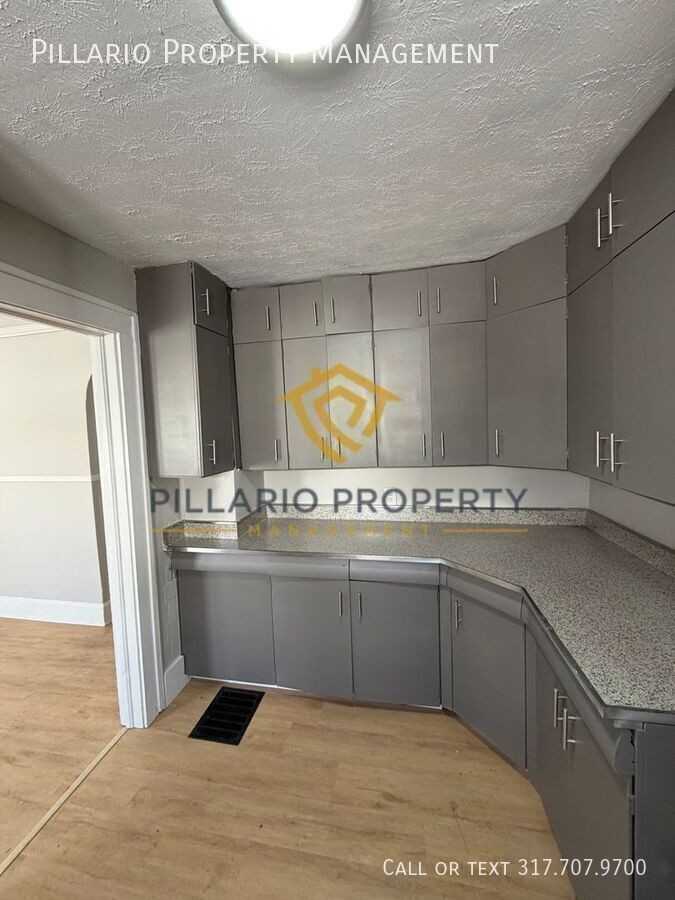 711 W 22nd St #1 - Photo 3 of 9