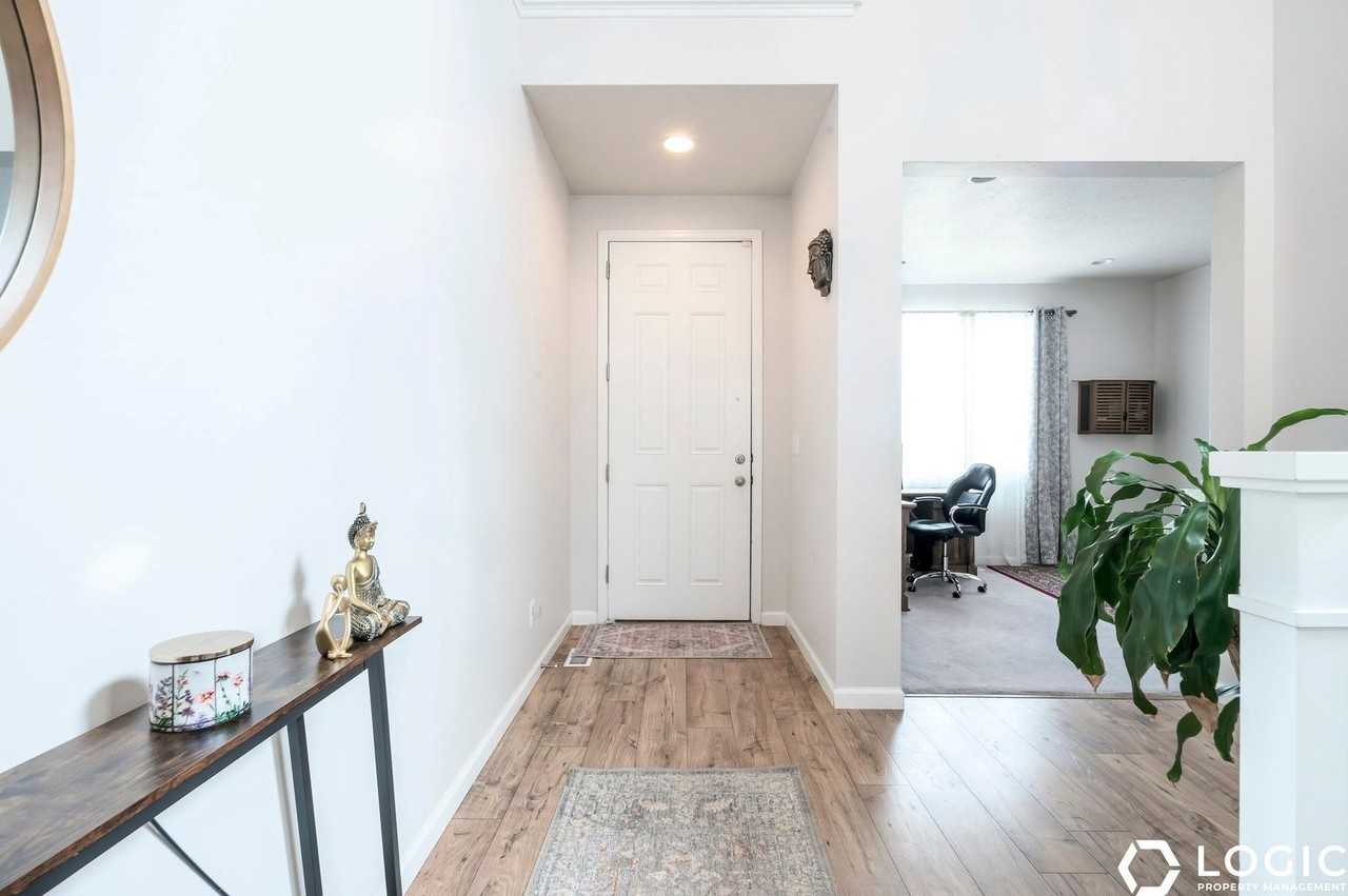 12092 S Tower Arch Ln - Photo 3 of 21