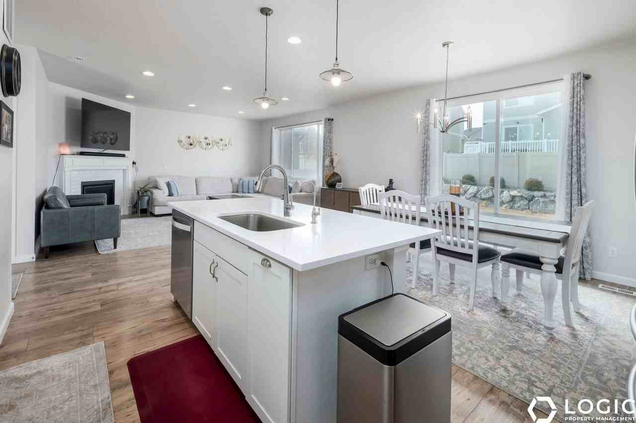 12092 S Tower Arch Ln - Photo 6 of 21