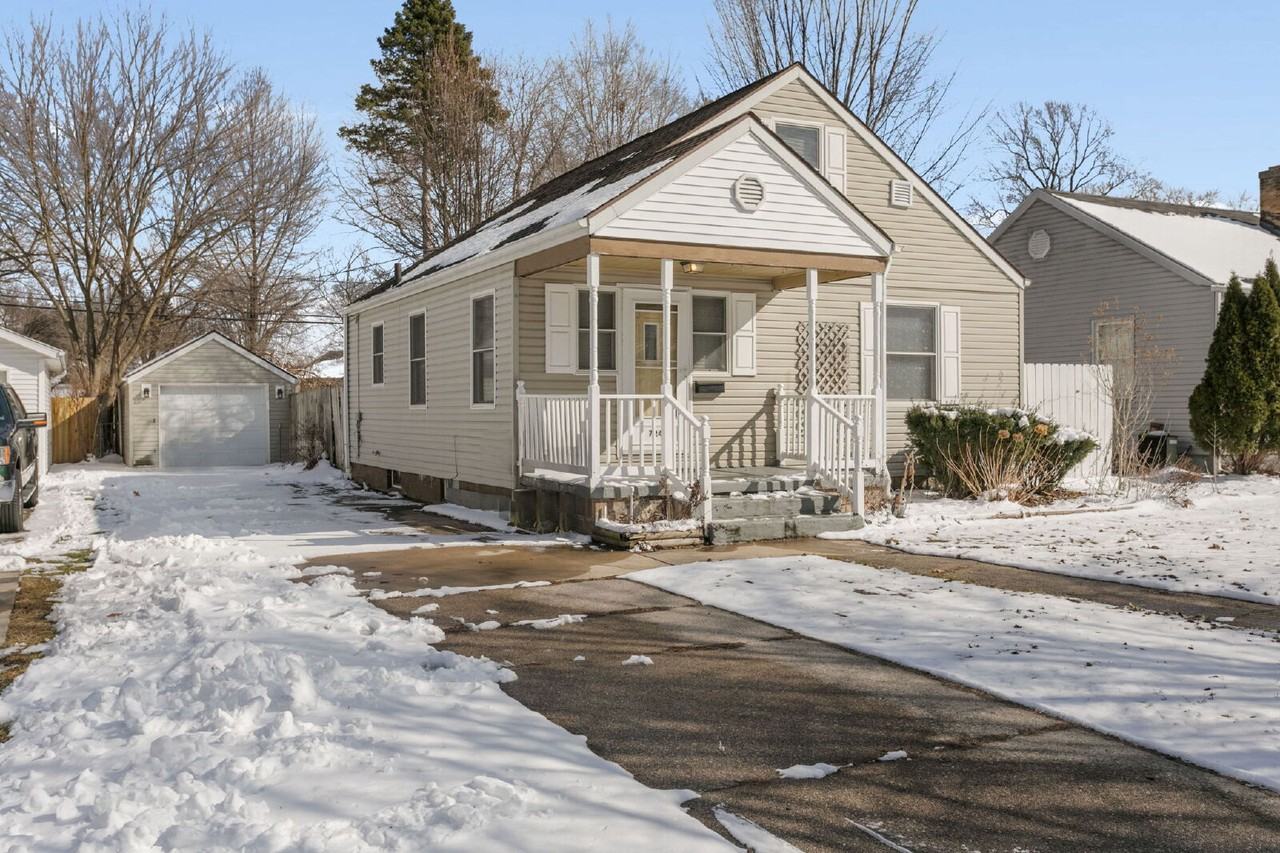 724 Northwood Dr - Photo 2 of 21